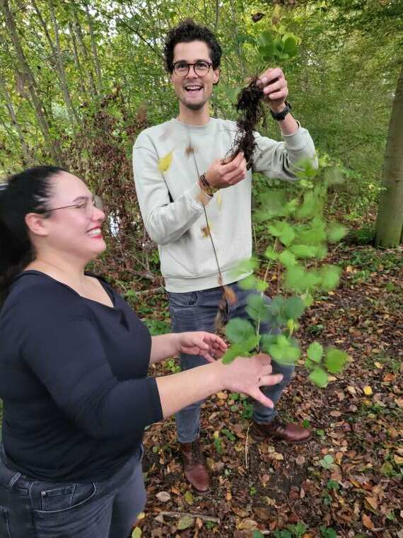 Wildplukken tijdens buitenkook workshop Amelisweerd 